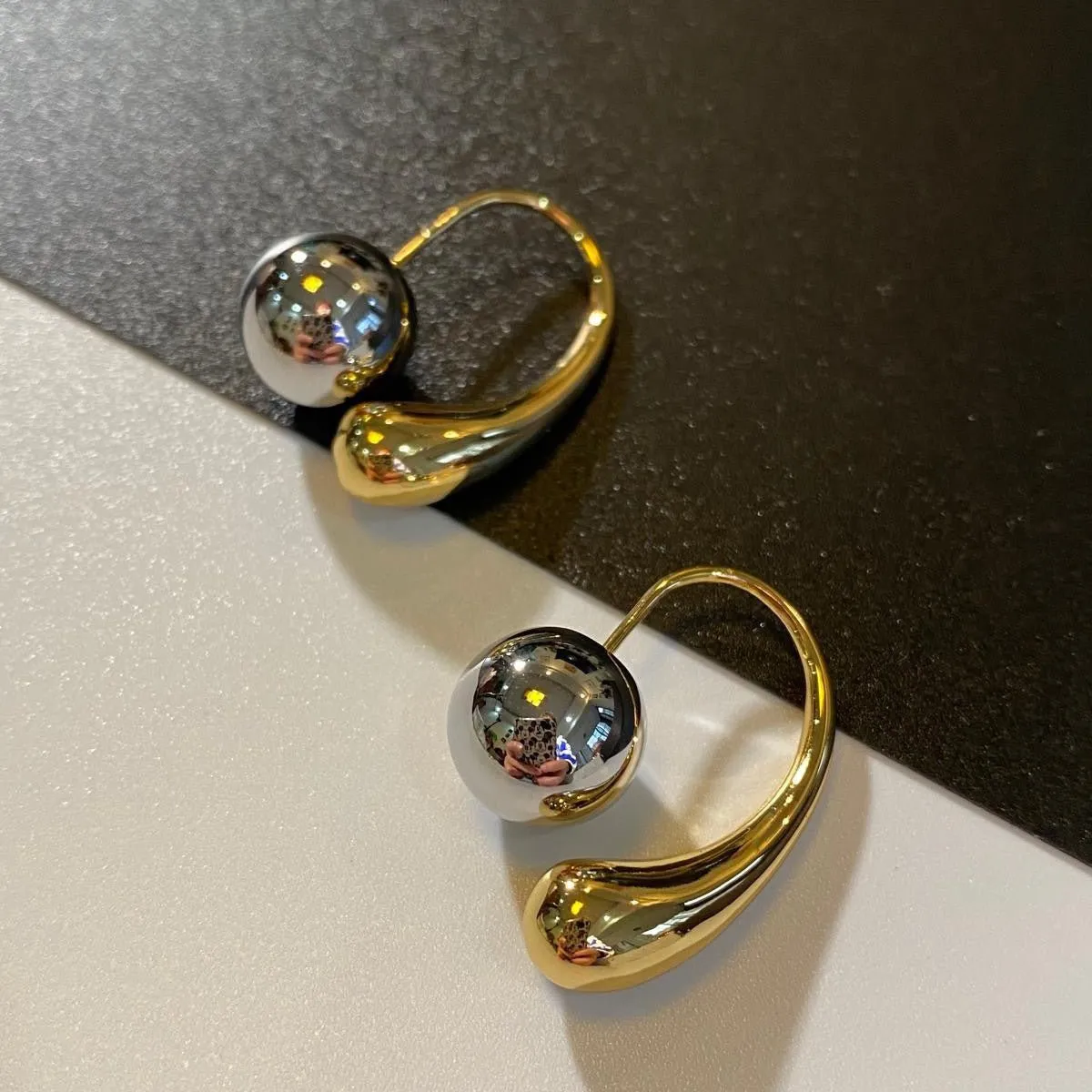 Drop it | Two Toned Hoop Earrings