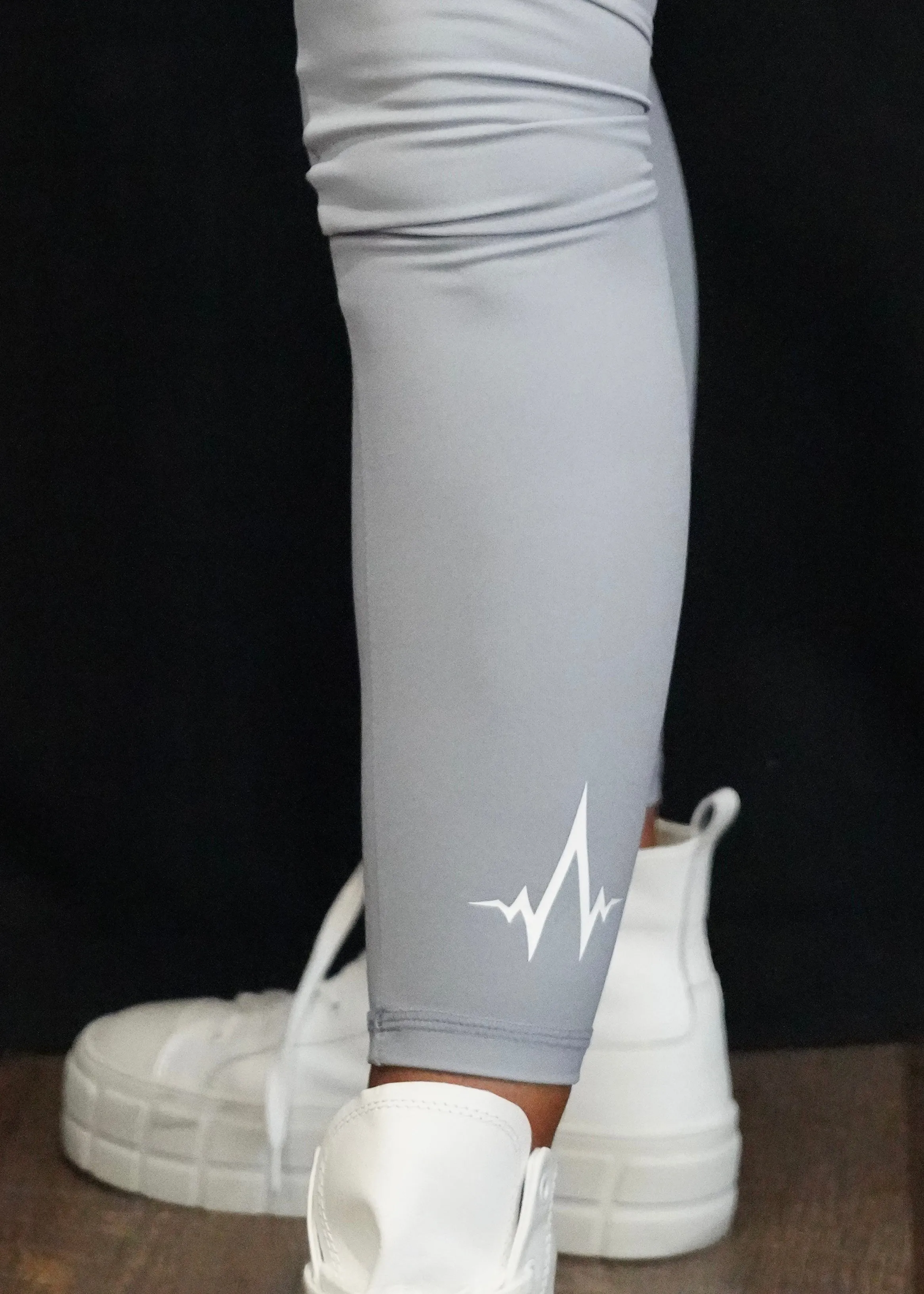 Quake Classic Sport Bra & Leggings Pair (Grey)